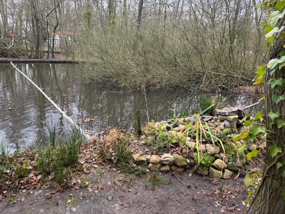 Teichabtrennung 20m lang x 2m tief mit unterschiedlichen Tiefen